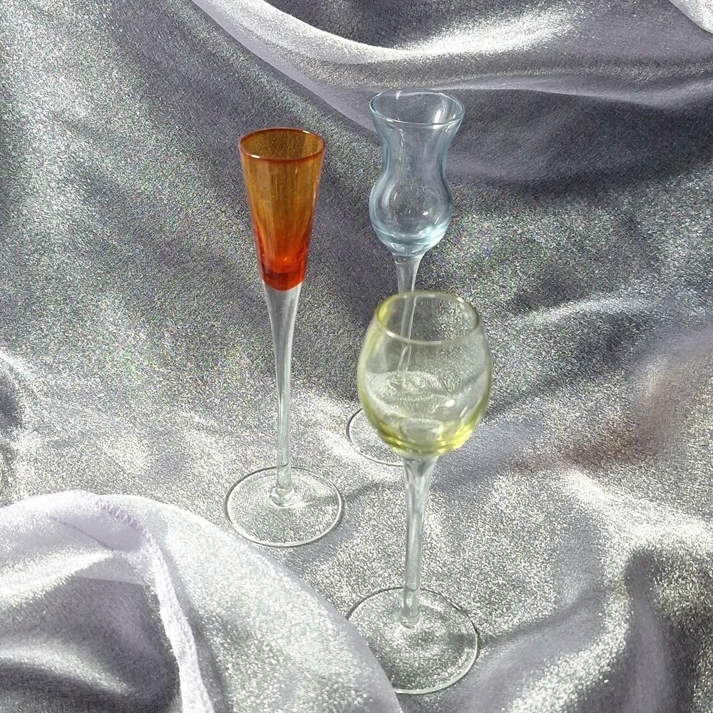 COLORFUL CORDIAL STEMMED GLASSES